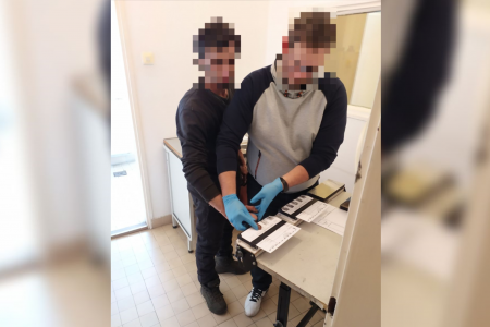 Szombat hajnalban valaki kipakolt egy nyitva hagyott autót