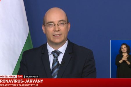 Hétfőn kezdődik az érettségi: Nem mérnek lázat, de mindenki kap maszkot