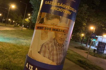 „Ez az egyetlen plakát annyiba került, mint 300 maszk”