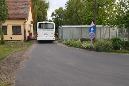 Kiszélesítik a szikáncsi buszfordulót
