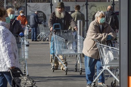 Felfüggesztik az idősek vásárlási idősávját