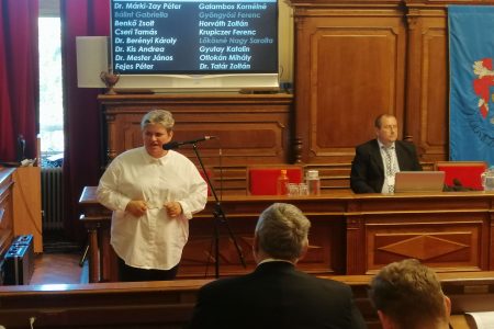 Elbeszéltek egymás mellett, de hosszas vita után kompromisszum a Szőnyi iskola ügyében