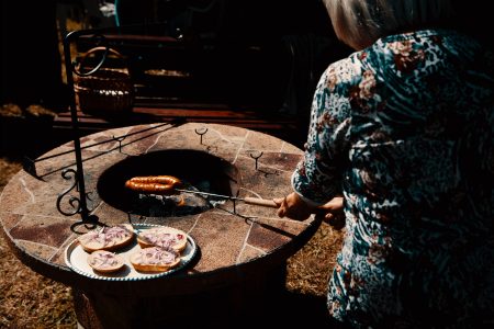 Kéthetente összehozza a nyugdíjas otthon lakóit az új sütögető
