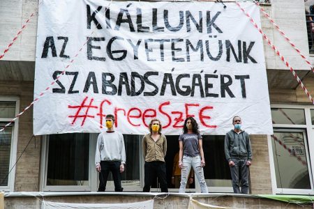 Felfüggeszti az oktatást, de tárgyalásokat kezd a kuratórium az SZFE-n