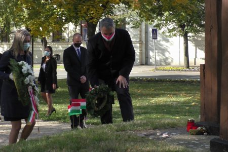 Lázár János Makón koszorúzott