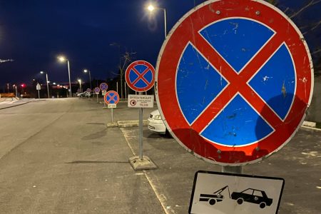 Megállni tilos a népkerti vasútállomásnál – na de hétszer?