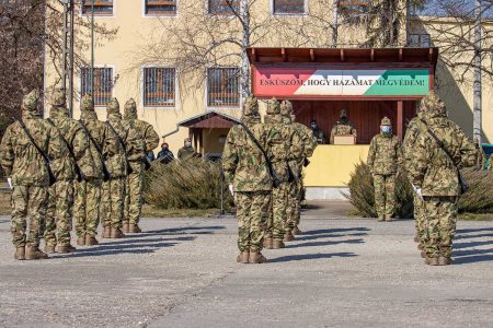 Tizenöten tettek honvédesküt Hódmezővásárhelyen