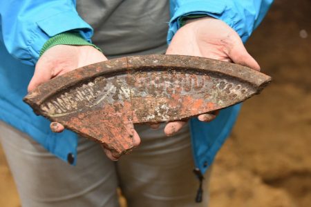 Virtuális kiállítás mutatja be a szentesi színház felújítása során talált leletanyagot