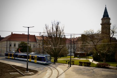 Letagadja a kormány, hogy 80 milliárd ment el a tram-trainre