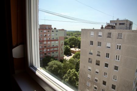 Harmadával esett vissza a lakóingatlanok iránti kereslet Csongrád-Csanád megyében idén