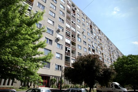 664 ezer forint a panellakások négyzetméterára a megyei jogú városokban