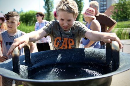 Zúgott-búgott a felavatott hangtál a Hódtói Pihenőparkban