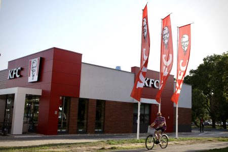 Közölte a KFC, mikor nyit a Drive Thru éttermük Vásárhelyen