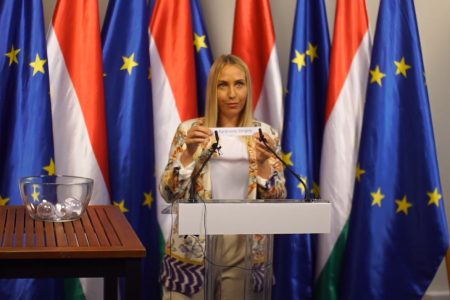Kisorsolták a szavazólapon a miniszterelnök-jelöltek sorrendjét
