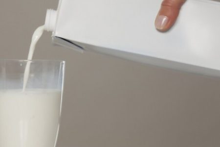 Gyanúsan magas a tej ára, vizsgálódni kezdett a GVH