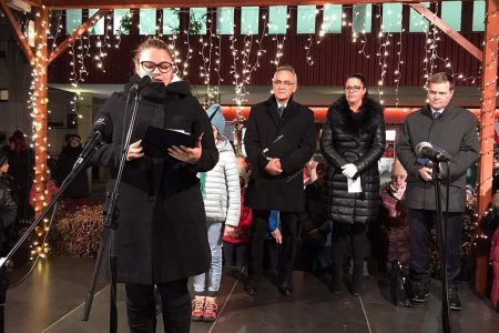 Ég a negyedik gyertya a város koszorúján