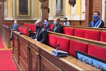 Operatív stáb: lecsengőben, de nem tűnt el az omikron – azonnal segítenének az ukrajnai menekülteknek