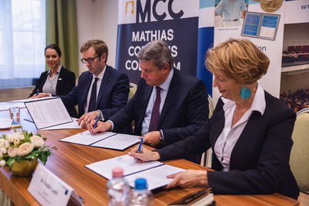 Közösen a tehetségekért – együttműködési megállapodást írt alá az SZTE és az MCC