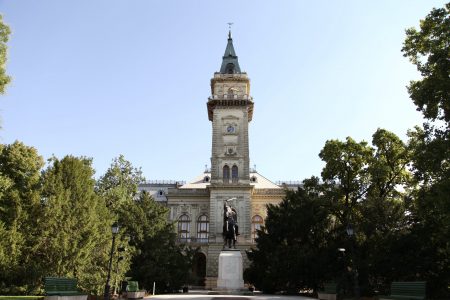 Sokan nem is oda akarták a vásárhelyi városházát, ahova épült, és úgy égett le, hogy az elődök megjósolták