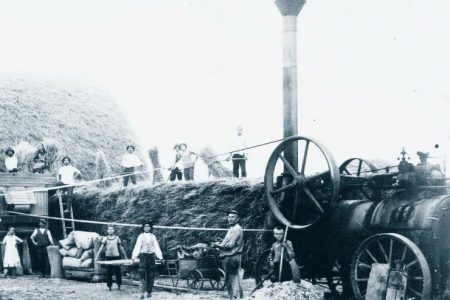 Mögírták: 100 éve így lett üzemanyag az iskolakapuból