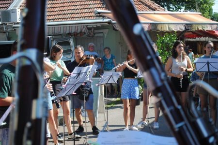 Visszatapsolták a piacon a flashmobosokat