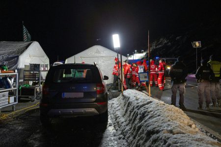 Lavina temetett maga alá tíz síelőt, mindannyian megvannak