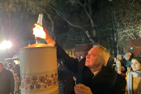 A negyedik adventi gyertyán is ég a láng