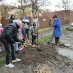 faültetés a református óvodánál (11)