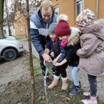 faültetés a református óvodánál (23)