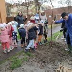 faültetés a református óvodánál (9)