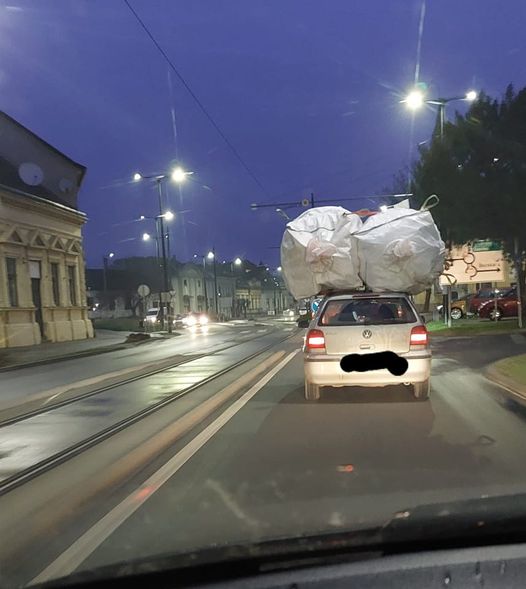 Azért van amikor kinyílik az ember zsebében a bicska.