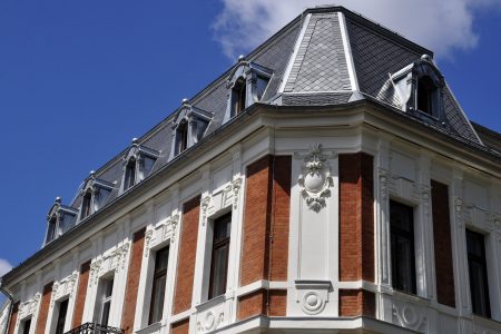 Folytatódik a kormányzati rongyrázás, pedig állítólag spórolni kéne