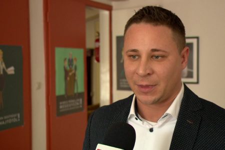Enyhített a bíróság Schadl György házi őrizetén