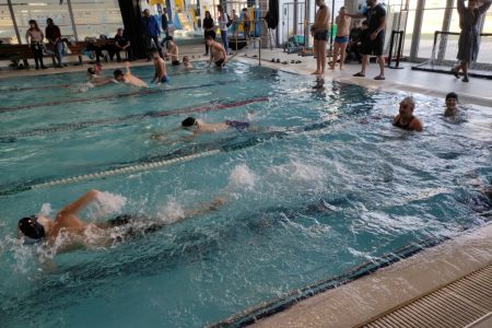 Hetvenhárom versenyző csobbant a sportuszoda vizébe