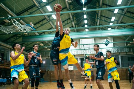 Tovább üldözi a dobogósokat a Kosársuli U20