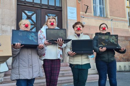 Számítógépeket kapott a szegedi Pszichiátriai Klinika