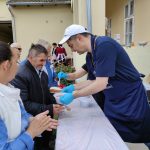 Ételosztás a mátyás utcai olvasókörben (29)