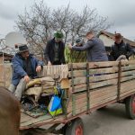 Kankalin néptáncegyüttes locsolkodik (1)