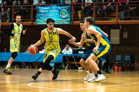 Holnap itthon kezdi a rájátszást a Kosársuli