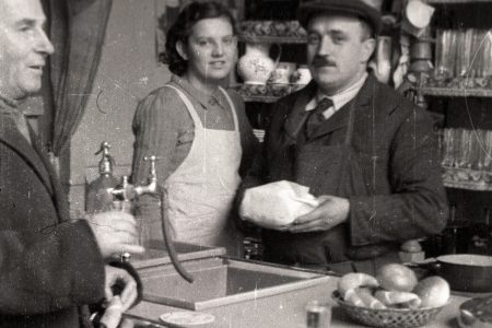 Mögírták: 110 éve így bántak el a vásárhelyi kocsmárosok a pityókás vendéggel