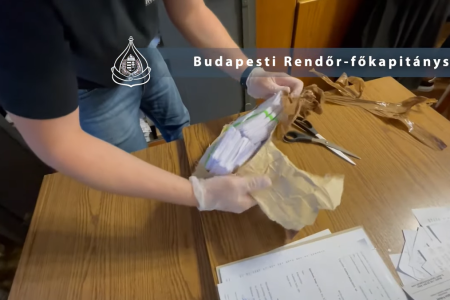 75 milliót akartak kicsalni ragasztószalaggal, ollóval, borítékkal, filctollal és gumiszalagokkal