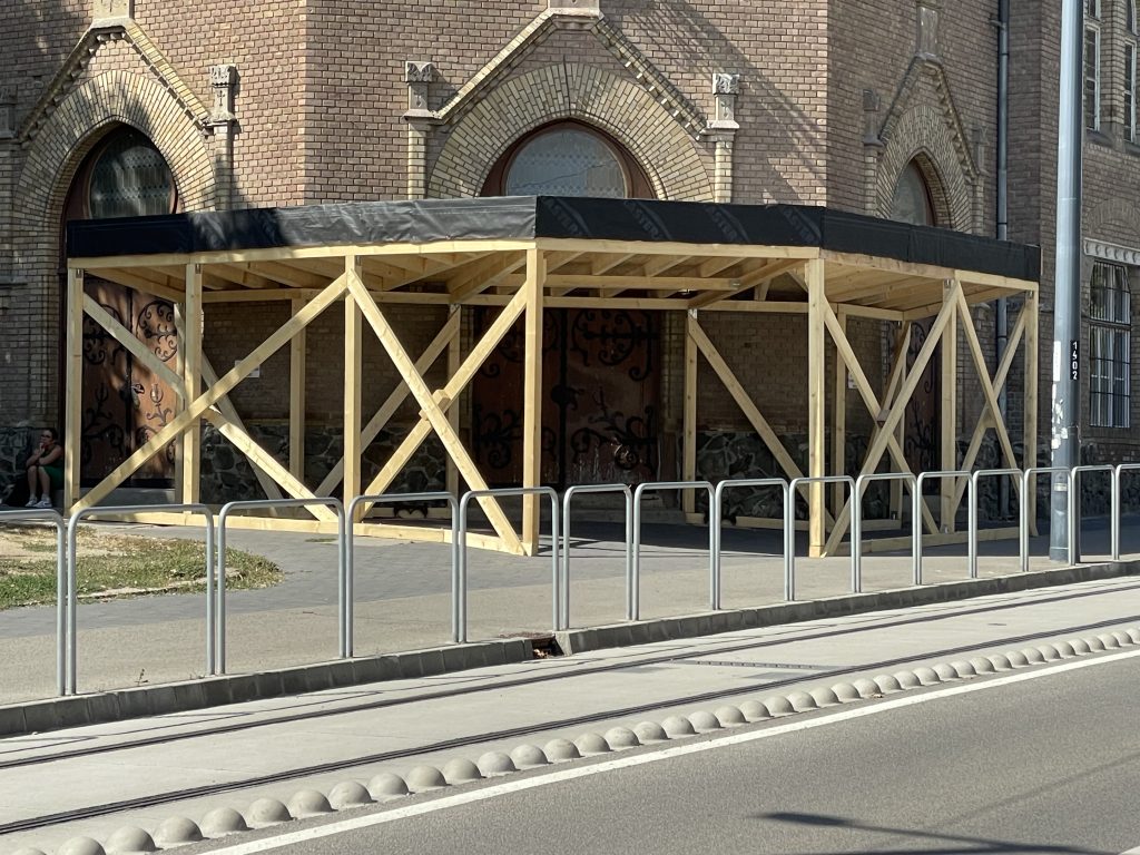 bethlen tetején a lyuk