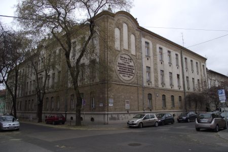 Nehéz helyzetben van Iványi Gáborék szegedi iskolája