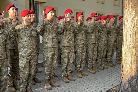 Elsősöket avattak a vásárhelyi honvéd középiskolában
