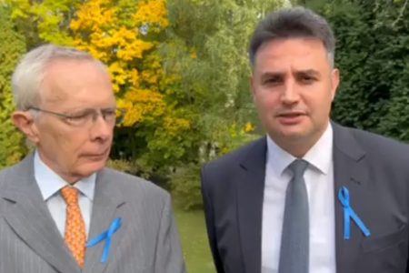 Bod Péter Ákos ismét kitűzte a kék szalagot