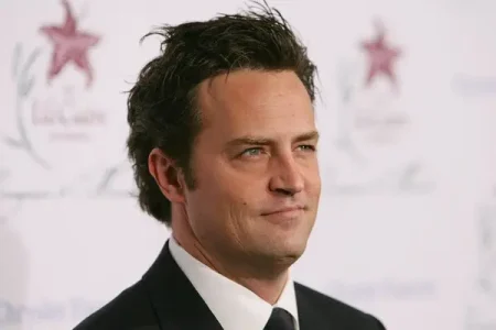 Elhunyt Matthew Perry