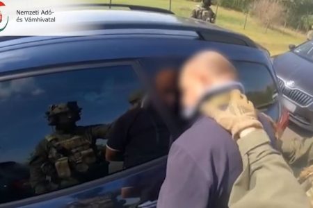 Ezer karton csempészcigit fogtak az autópályán