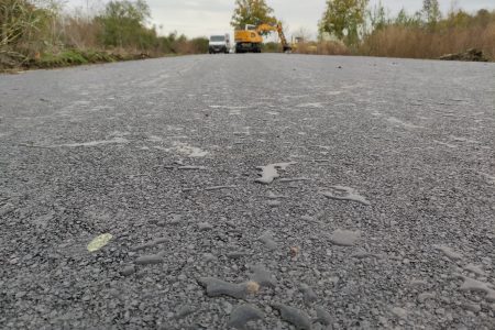 Tükörsima a Tóth malom utca új aszfaltja