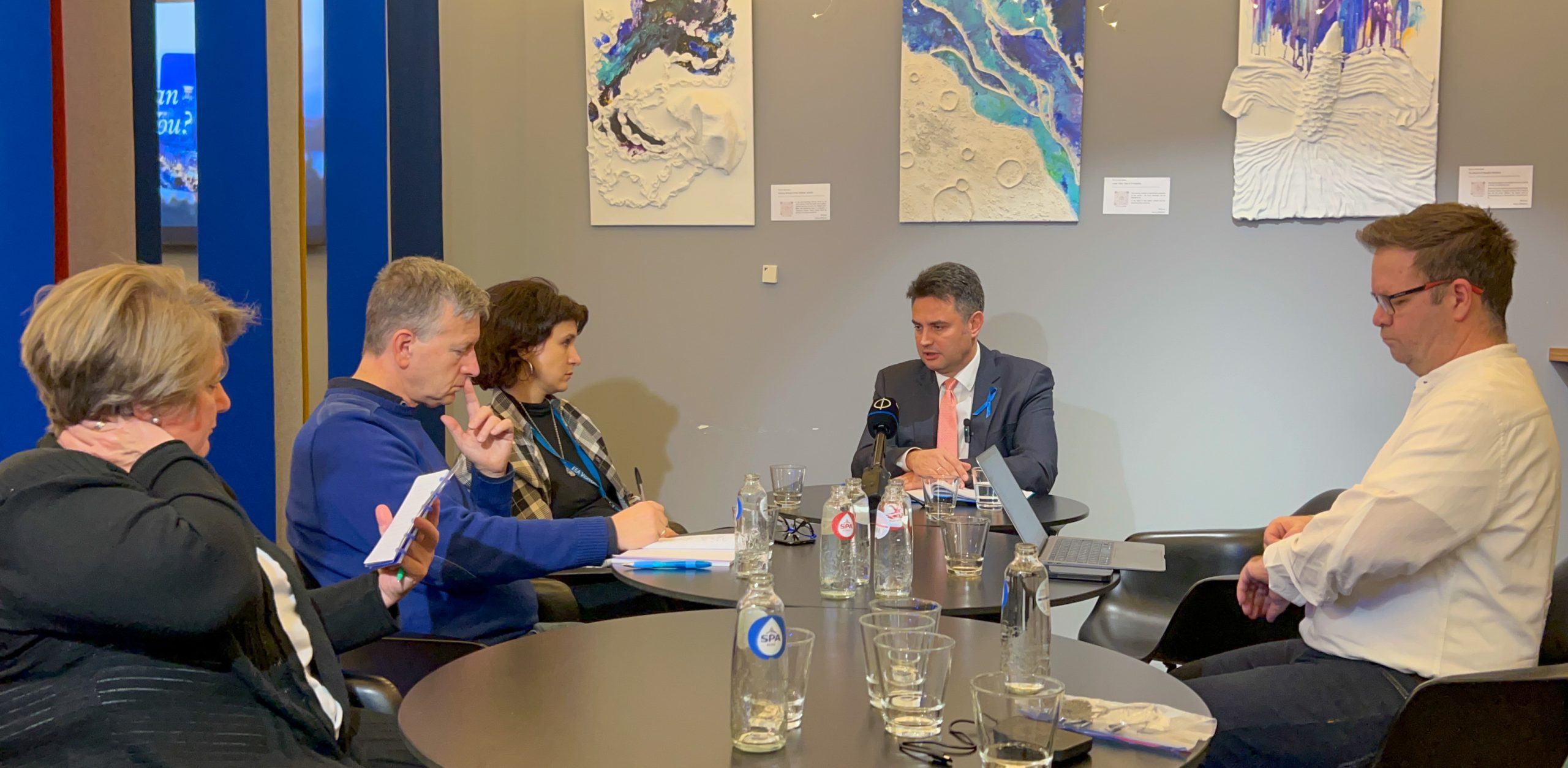 24AE1C43-8420-4307-8D3C-65DE4262E827