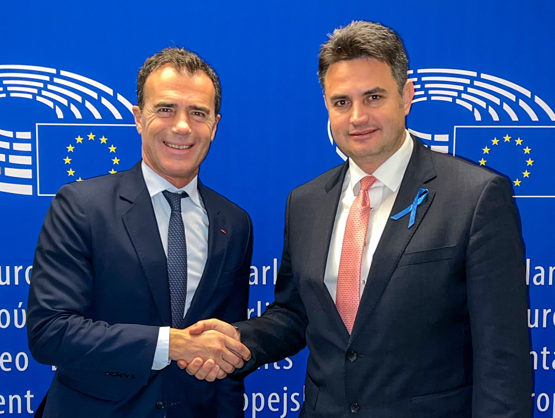 DFDD971A-0389-46F7-BE25-A98561294865